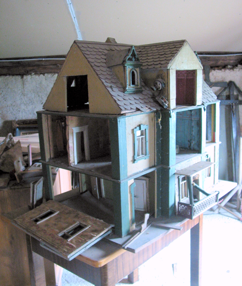 The 100-year-old dollhouse